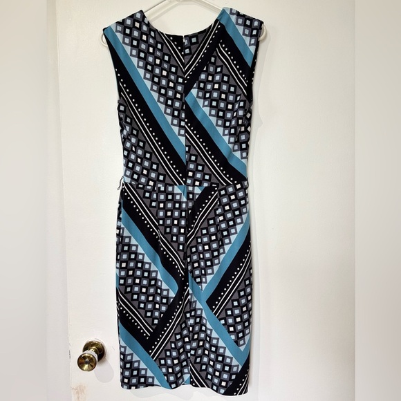 🎉4/30$🎉 Le Château Geometric Print Wrap Dress - Size M - Picture 6 of 6